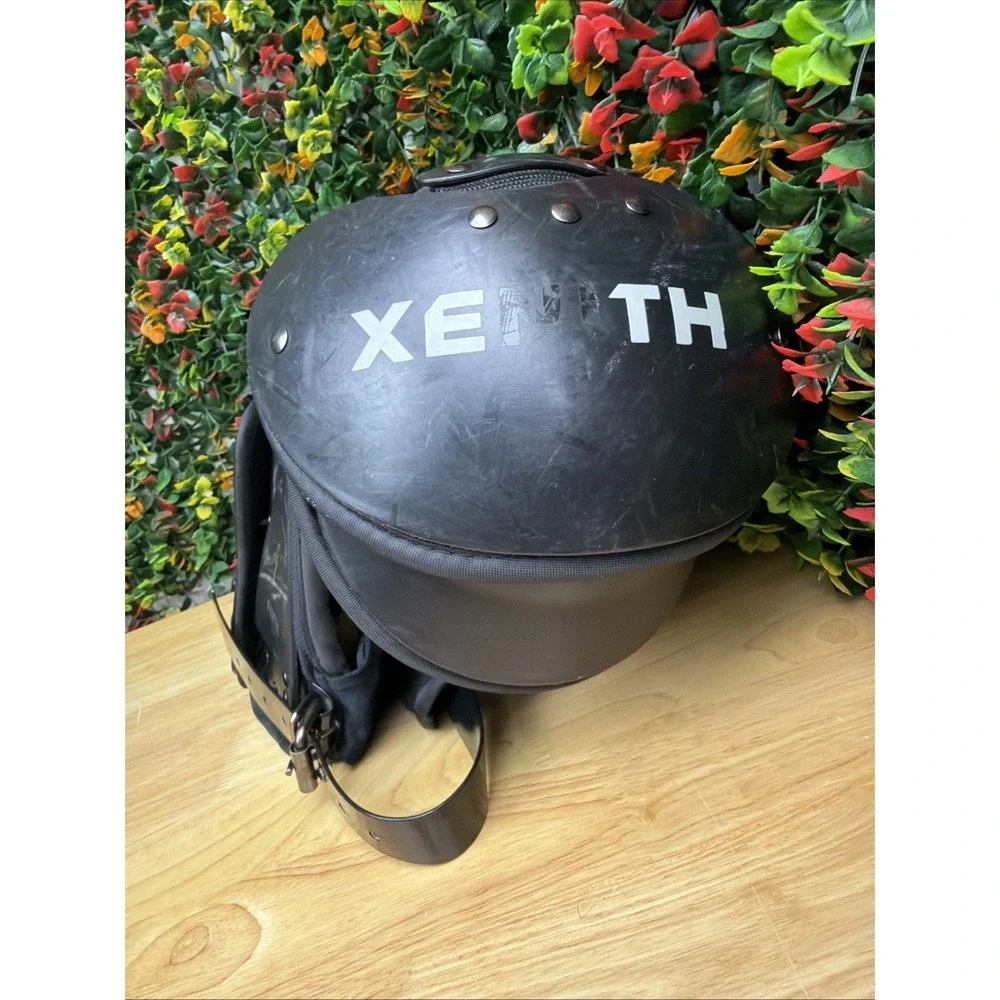 Xenith Flyte 2 TD Football Shoulder Pads Youth Medium Lacrosse Good Condition